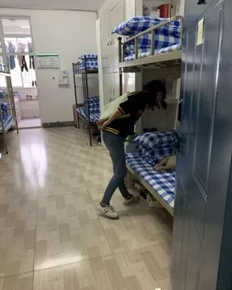 危險物品及時查，安全隱患盡快除 ——筠連中學開展“管制刀具、違規物品”收繳專項行動3.jpg
