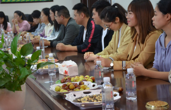 “青春美好、雙節(jié)同慶”——記筠連縣中學(xué)2020年外籍單身教師座談會(huì)5.png