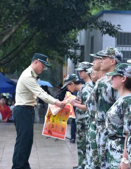 熱血軍訓 激情青春——高2021級軍訓匯報表演18.jpg